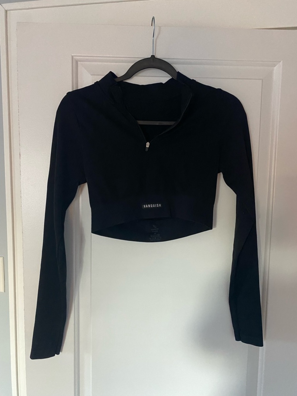 Vanquish Long-Sleeve Cropped Zip Up